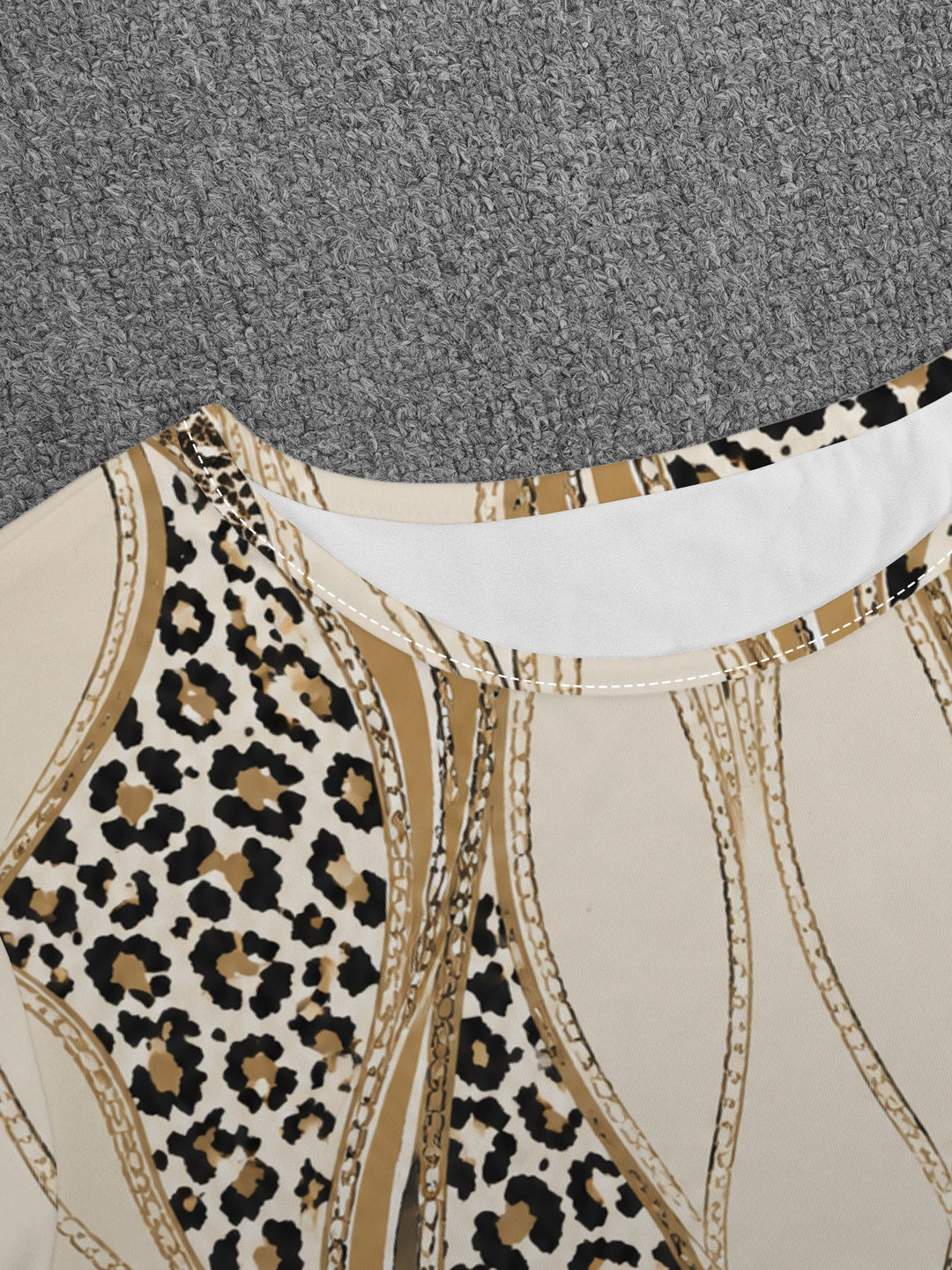 Elaren – Kettenglieder-Leopardenprint Jersey-T-Shirt