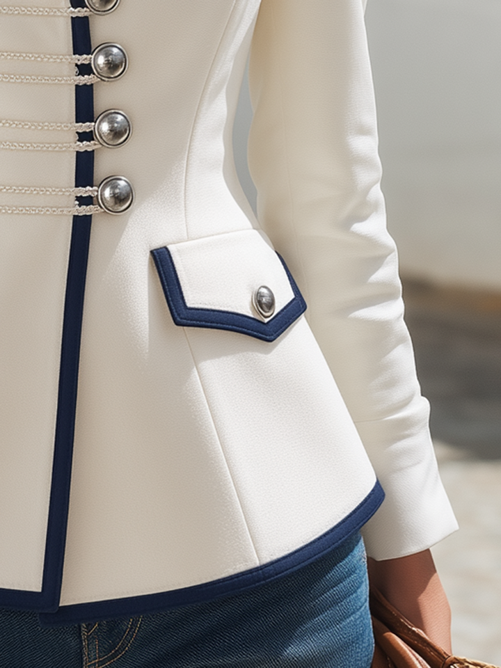 Renaya – Kontrastpaspelierter Blazer