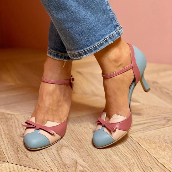 Kelira – zweifarbige Sandalen mit Schleife