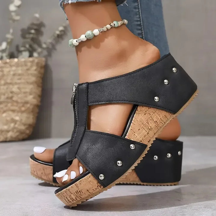 Velira – Keilsandalen aus Wildleder mit Reißverschluss