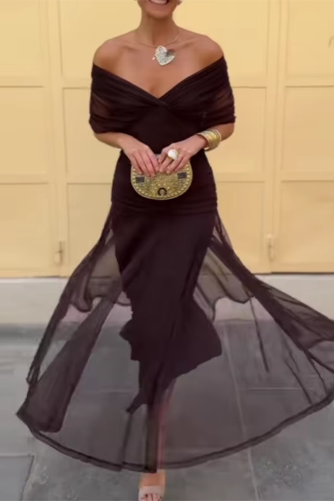 Veyla – V-Ausschnitt-Maxikleid