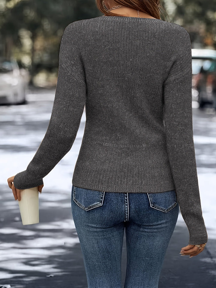 Alvessa – Perlenbesetztes Stricktop mit V-Ausschnitt