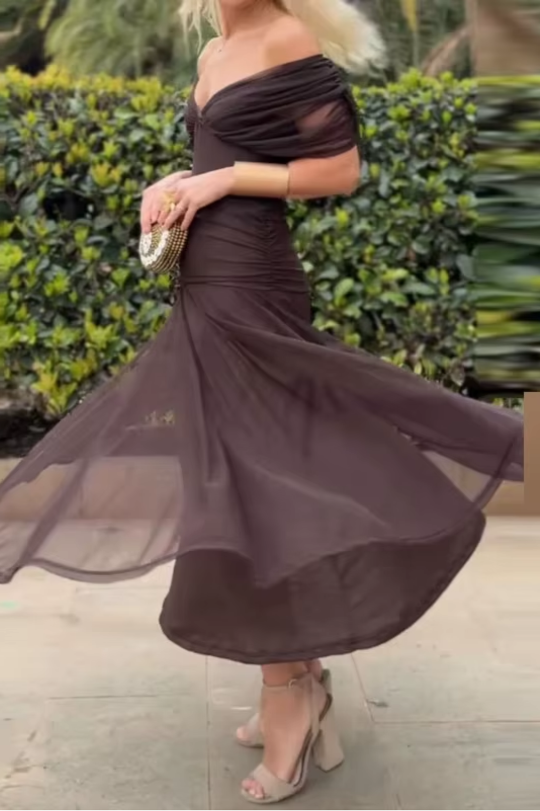 Veyla – V-Ausschnitt-Maxikleid