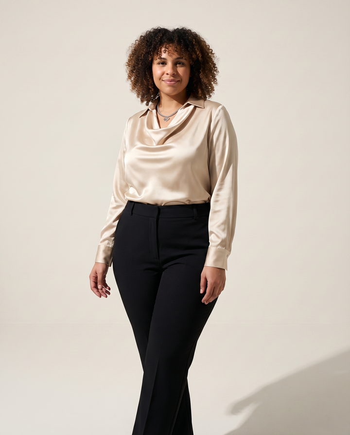 Drapierte Satinbluse mit Kragen
