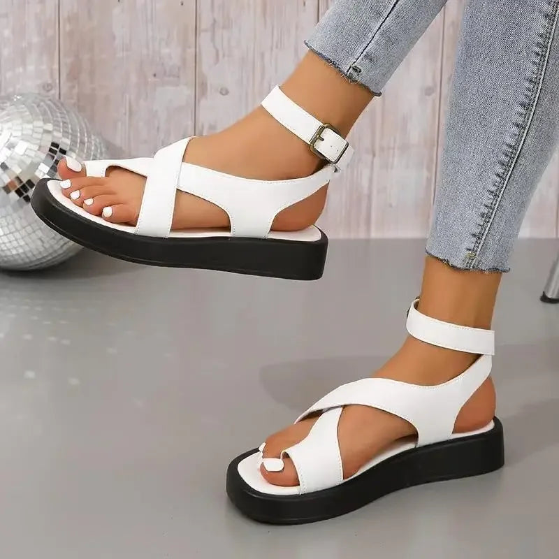 Elyra – Gummi-Sandalen mit konturiertem Fußbett