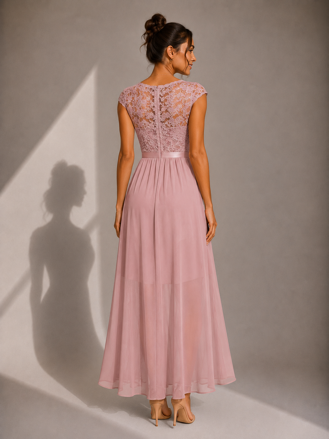 Verine – Maxikleid mit transparentem Ausschnitt