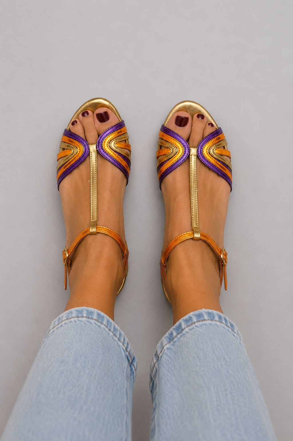 Kivara – Sandalen mit Knöchelriemen in Goldton
