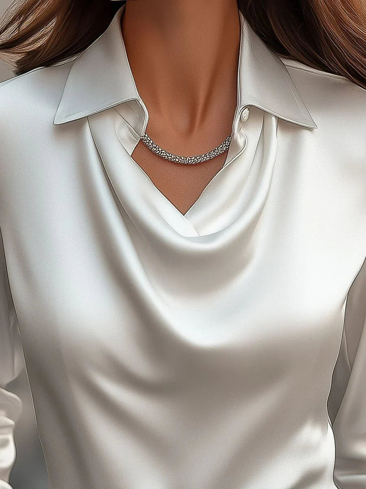 Drapierte Satinbluse mit Kragen
