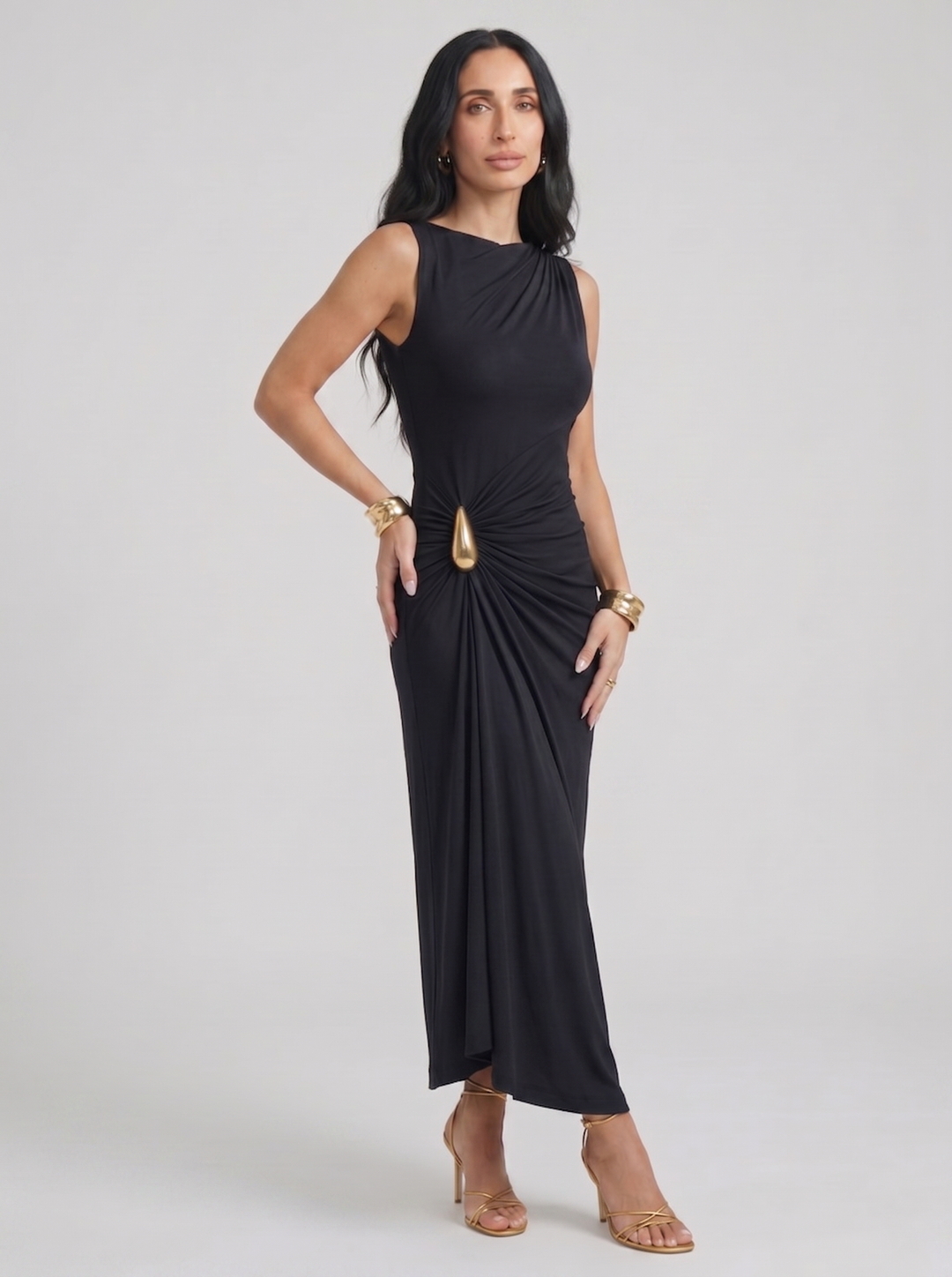 Mireva – Kleid aus technischem Stoff mit Hüftraffung