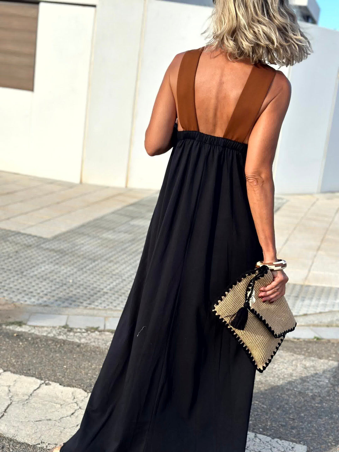 Seriva – Kleid mit überkreuztem Ausschnitt