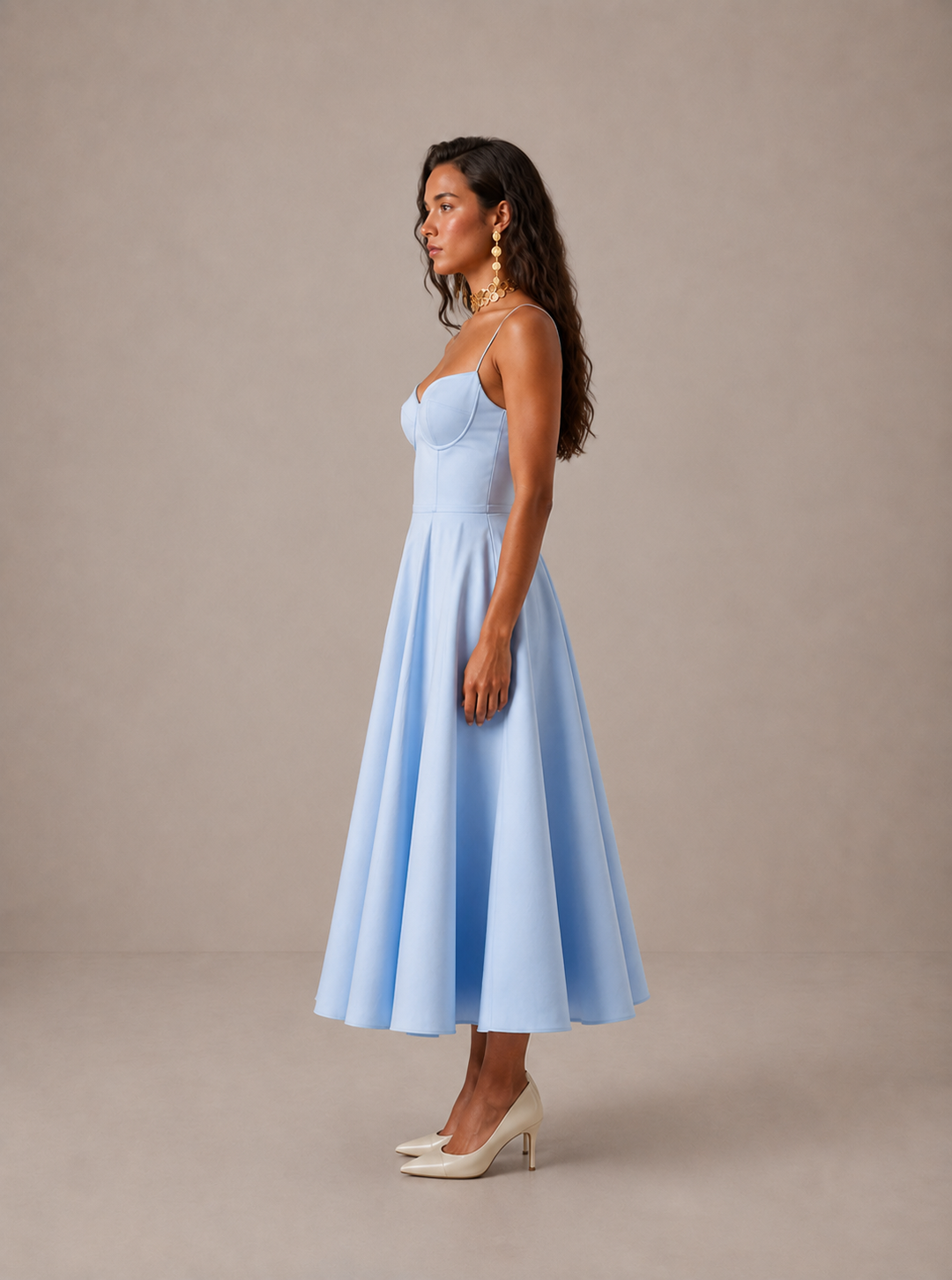 Averla – Herzausschnitt-Kleid aus technischem Gewebe