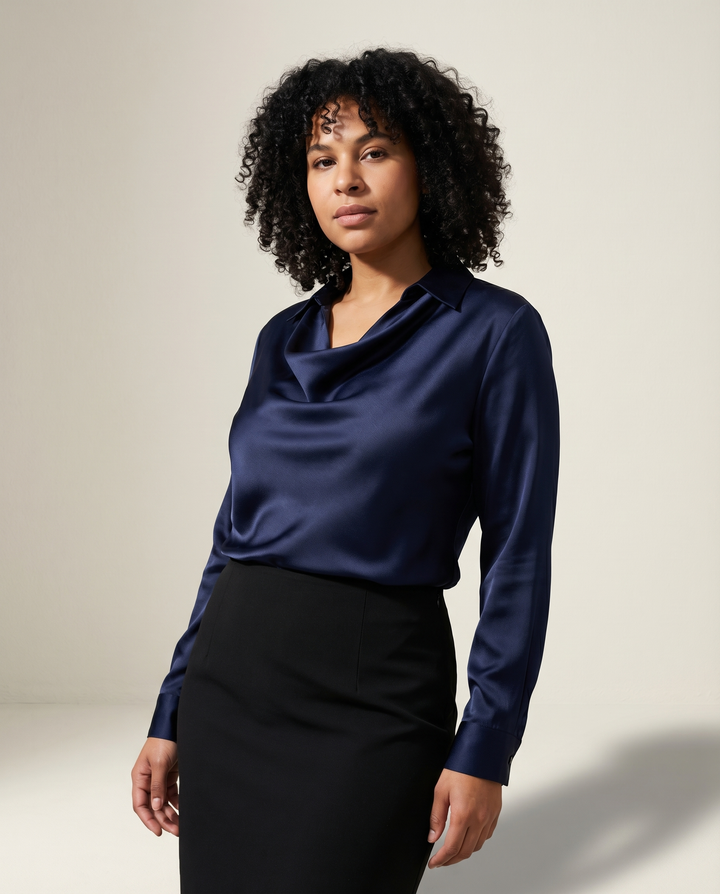 Drapierte Satinbluse mit Kragen