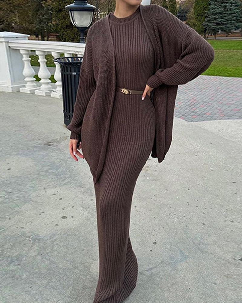 Nivara – Körperbetontes Rippenstrick-Set aus Kleid und Strickjacke