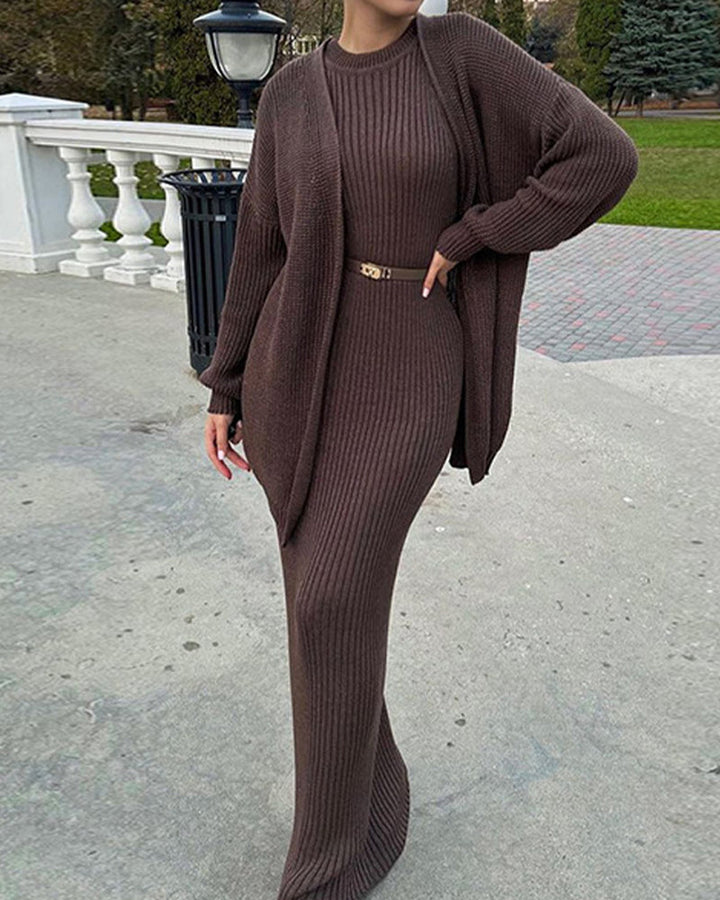Nivara – Körperbetontes Rippenstrick-Set aus Kleid und Strickjacke