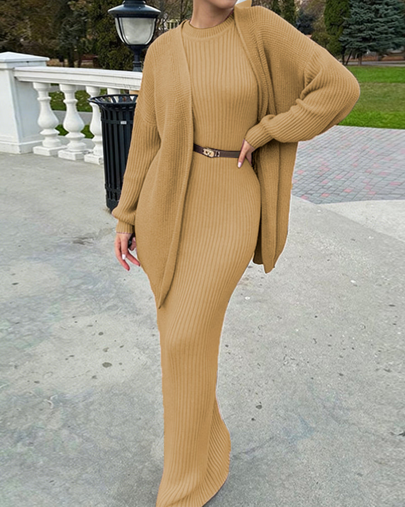Nivara – Körperbetontes Rippenstrick-Set aus Kleid und Strickjacke