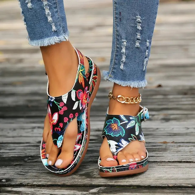 Calira – Keilsandalen