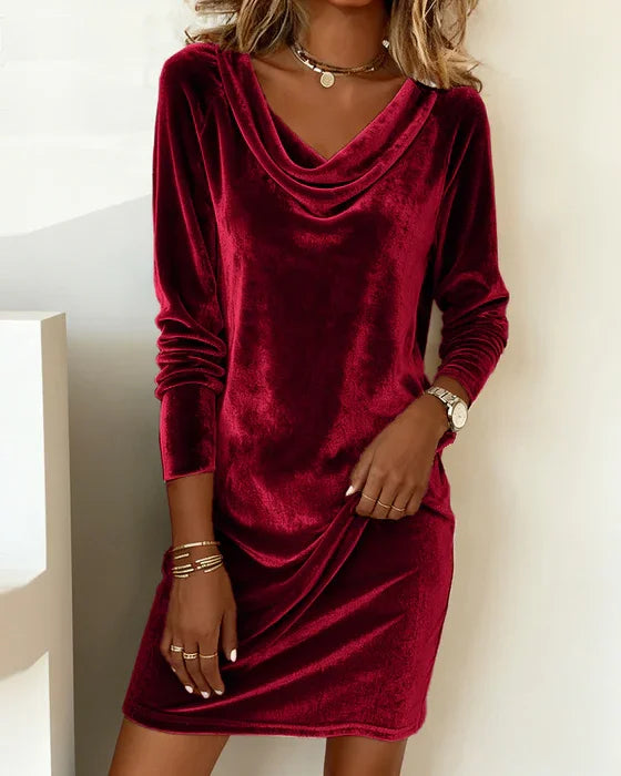 Nivora – Kapuzenkleid aus Samt
