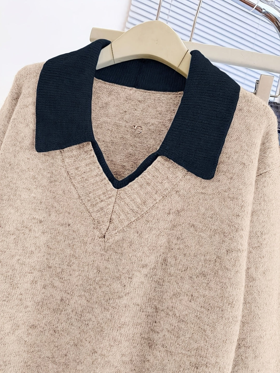 Cirelle – Doppellagiger Strickpullover mit kontrastierendem Kragen