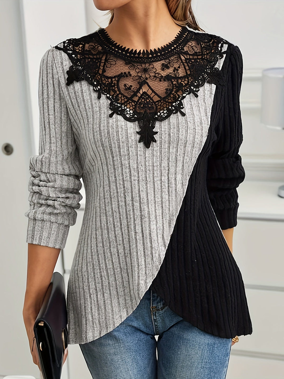 Rilena – Kontrastierender Spitzen-Patchwork-Strickpullover
