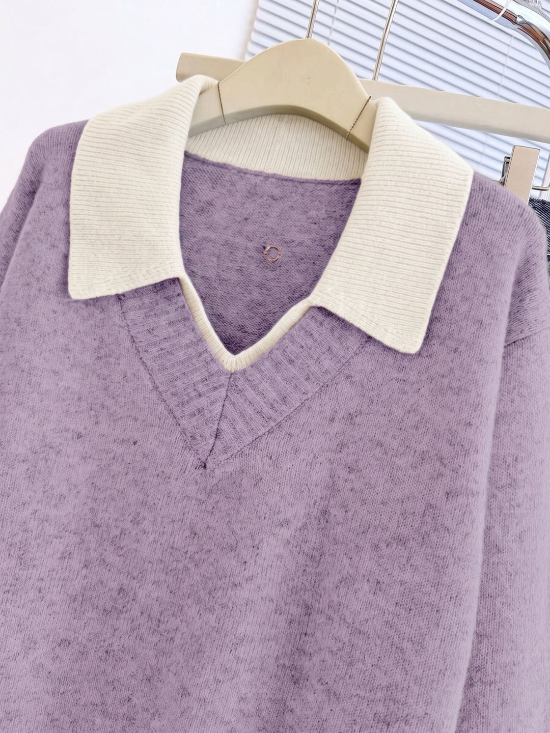 Cirelle – Doppellagiger Strickpullover mit kontrastierendem Kragen