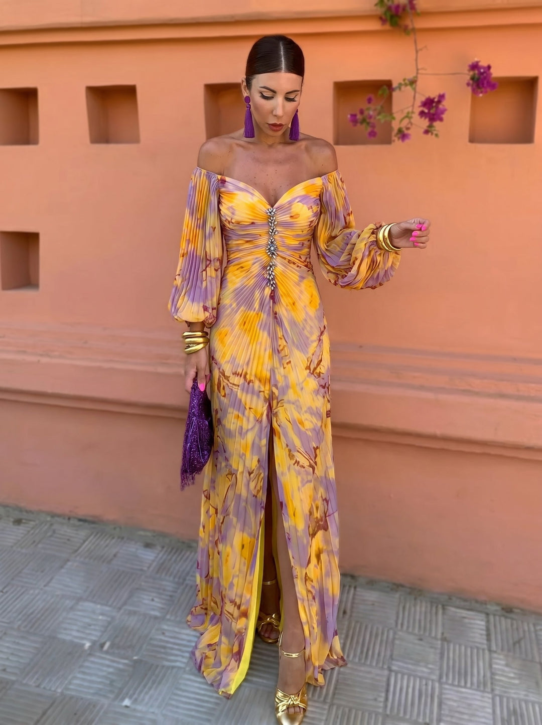 Nivara – Kleid mit floralem Druck und geformtem Ausschnitt