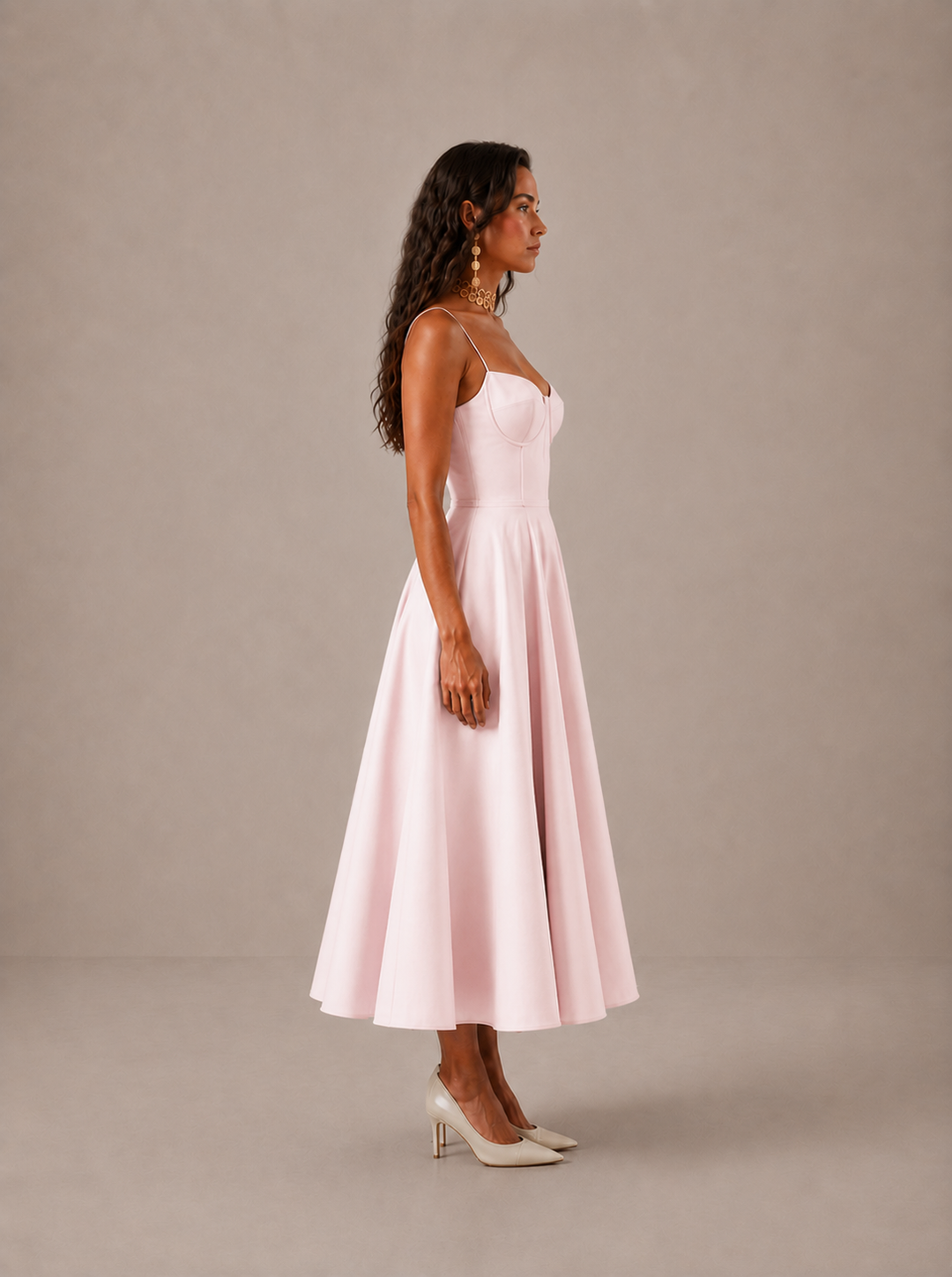 Averla – Herzausschnitt-Kleid aus technischem Gewebe