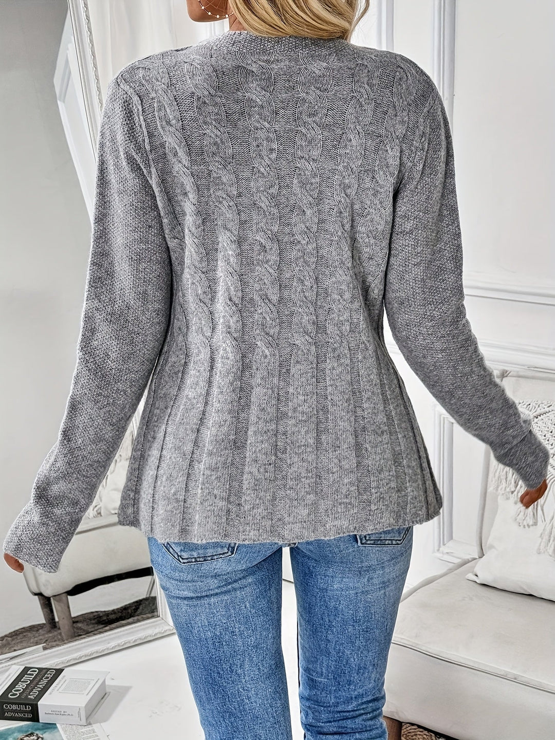 Noreli – Strickjacke mit gedrehtem Detail