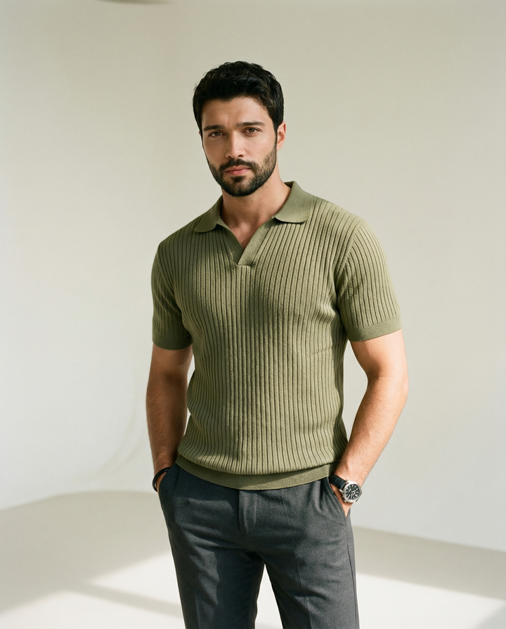 Mit Stehkragen aus Stretch-Jersey gefertigtes Polo-Shirt