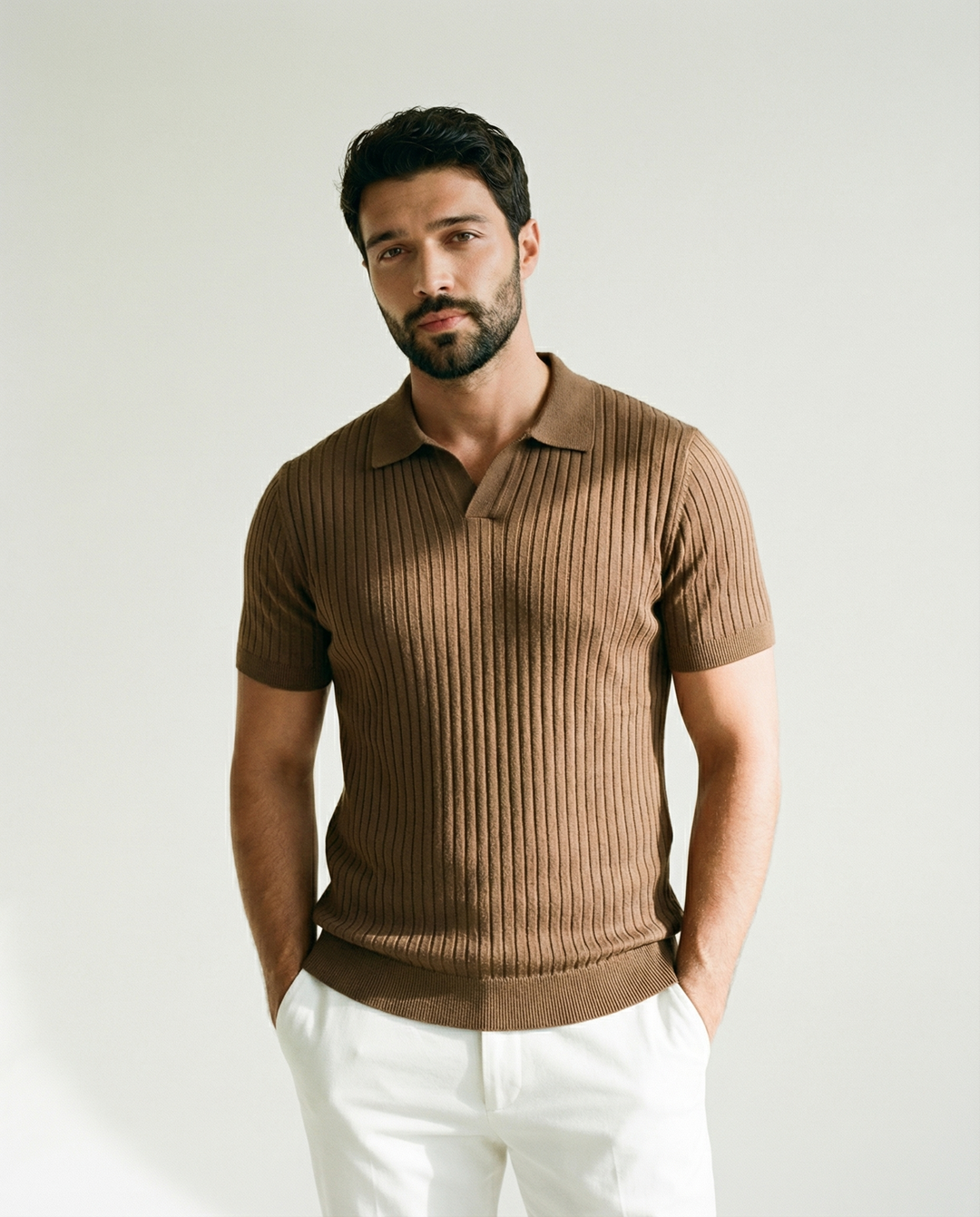 Mit Stehkragen aus Stretch-Jersey gefertigtes Polo-Shirt