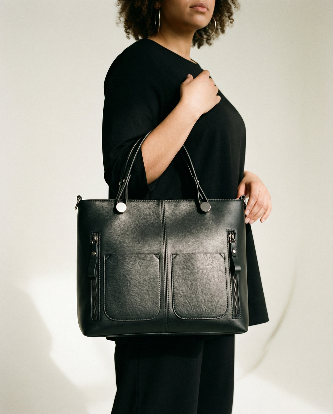 Geformte Echtleder-Schultertasche