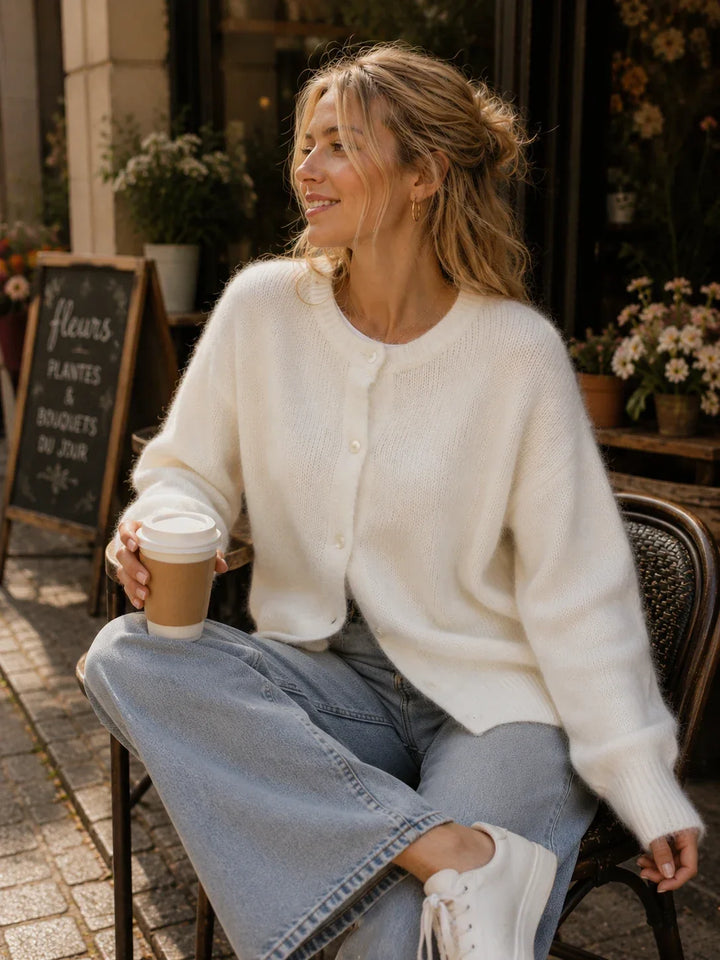 Ilyra – Vorn geknöpfte Strickjacke