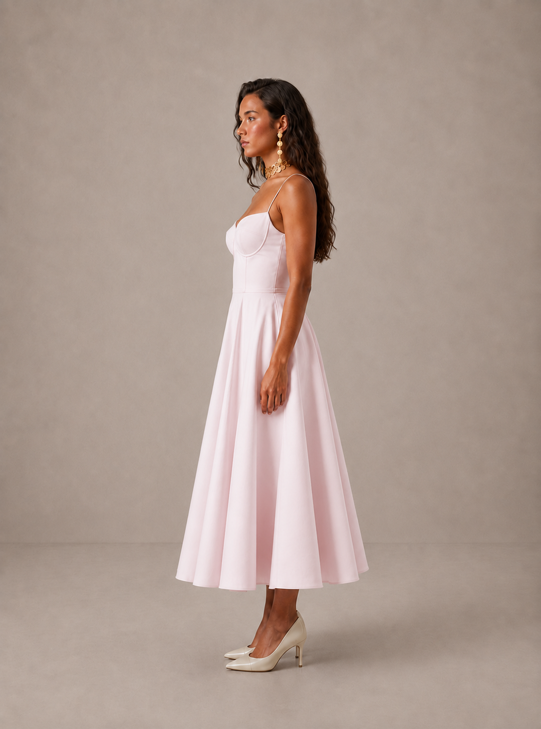 Averla – Herzausschnitt-Kleid aus technischem Gewebe