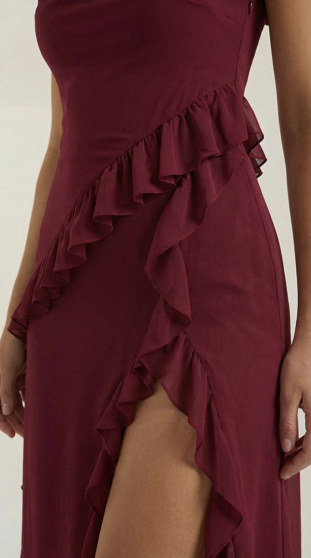 Avenna – Asymmetrisches, gerüschtes, gewebtes Langkleid